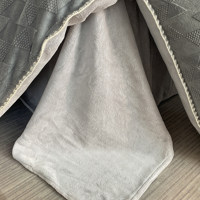 91家纺网 家纺一手货源 找家纺 澳梵 2023新款雕花牛奶绒贝壳边工艺四件套 威廉-深灰