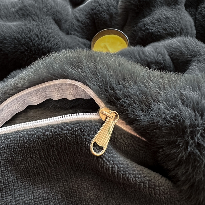 91家纺网 家纺一手货源 找家纺 慕尚 2025新款480g加厚兔毛绒兔兔绒四件套 薇妮黑灰