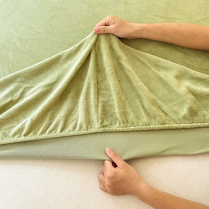 91家纺网 家纺一手货源 找家纺 三朵 2023年新款秋冬牛奶绒床笠 橄榄绿