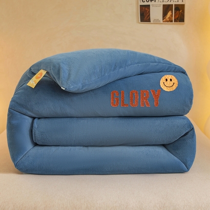 91家纺网 家纺一手货源 找家纺 爱屋及屋 2023新款纯色牛奶绒毛巾绣冬被 星海蓝