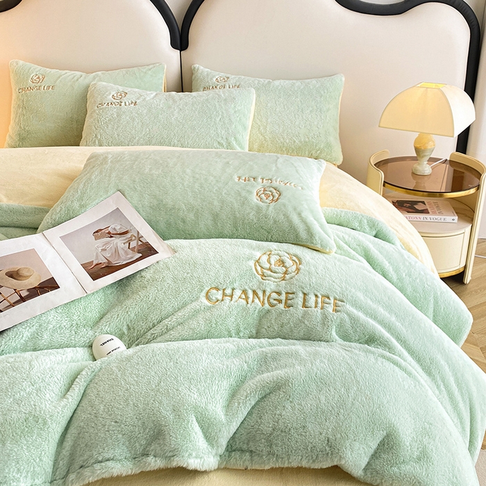 91家纺网 家纺一手货源 找家纺 澳梵 2023新款【山茶花】小香风刺绣兔兔绒牛奶绒四件 山茶花-嫩绿