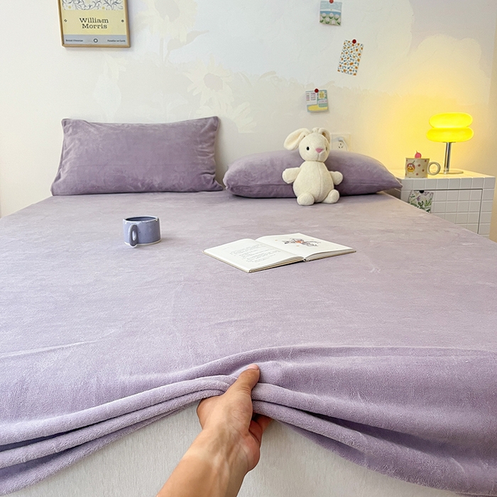 91家纺网 家纺一手货源 找家纺 三朵 2023年新款秋冬牛奶绒床笠 熏衣草