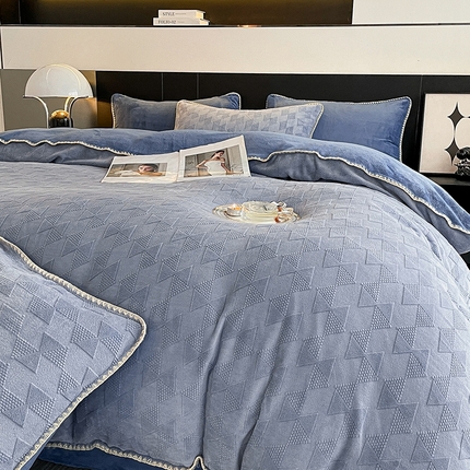 91家纺网 家纺一手货源 找家纺 （总）澳梵 2023新款雕花牛奶绒贝壳边工艺四件套