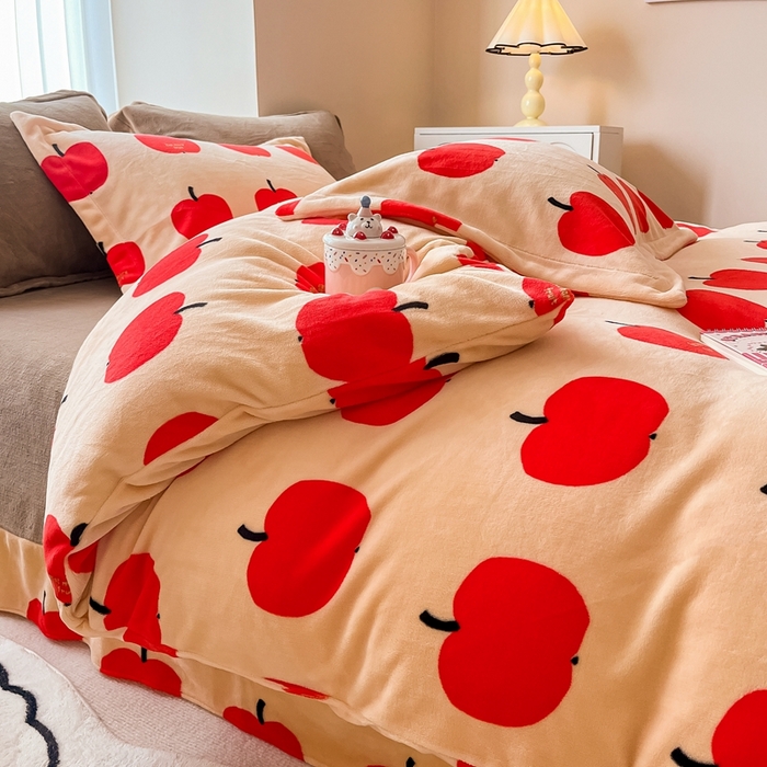 91家纺网 家纺一手货源 找家纺 呗旺鹿 2023新款高克重印花牛奶绒四件套直播 小苹果