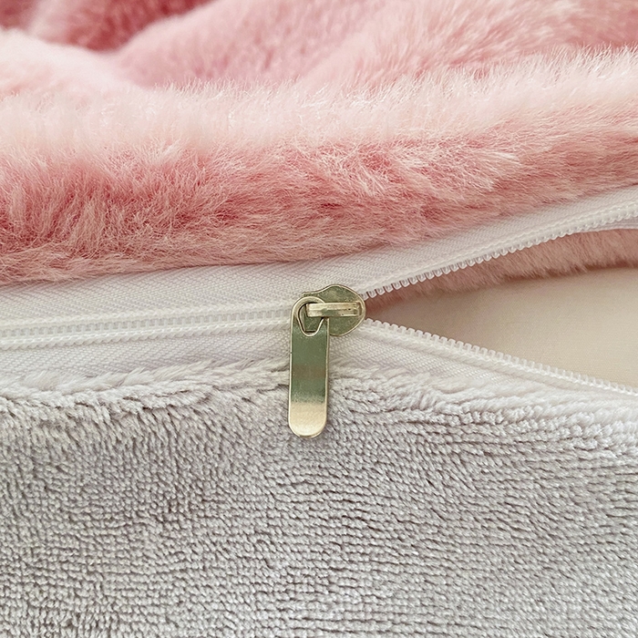 91家纺网 家纺一手货源 找家纺 澳梵 2023新款【山茶花】小香风刺绣兔兔绒牛奶绒四件 山茶花-豆沙红