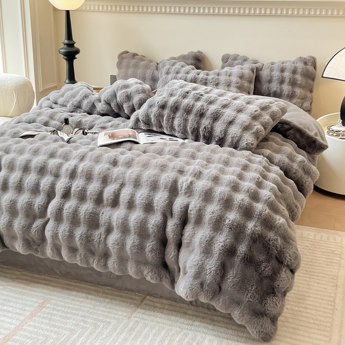 91家纺网 家纺一手货源 找家纺 慕尚 2025新款480g加厚兔毛绒兔兔绒四件套 薇妮绅士灰