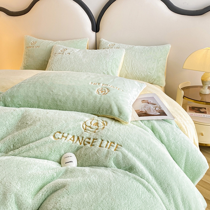 91家纺网 家纺一手货源 找家纺 澳梵 2023新款【山茶花】小香风刺绣兔兔绒牛奶绒四件 山茶花-嫩绿