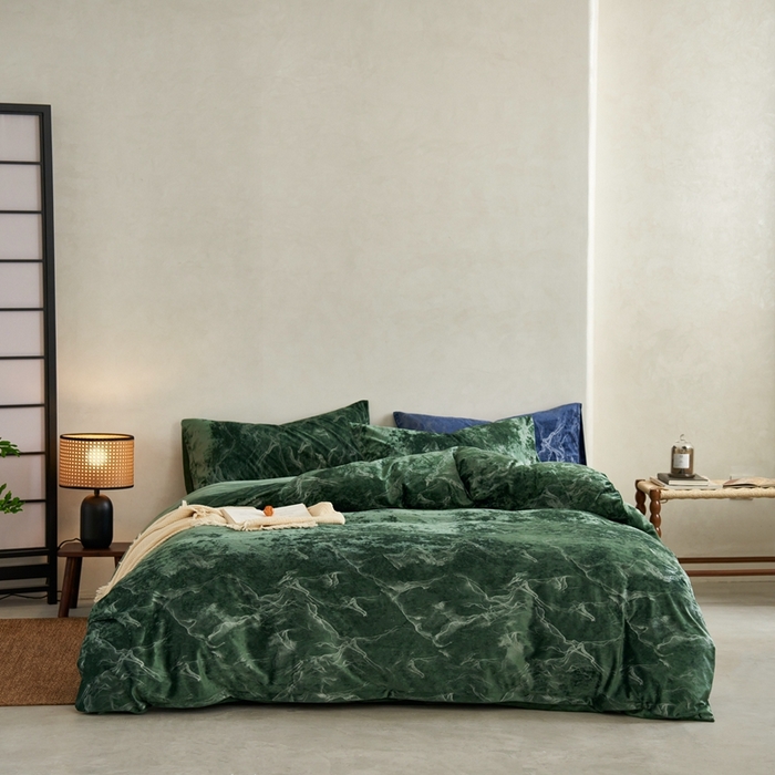 91家纺网 家纺一手货源 找家纺 安莱生活 2023年秋冬专版独创希腊绒天鹅绒烫银冰花四件套-银之光 银之光-墨绿