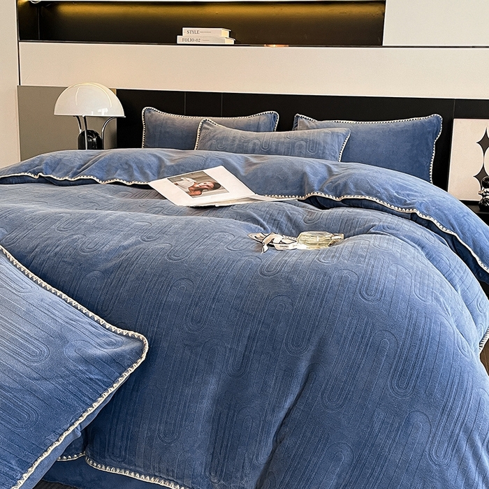 91家纺网 家纺一手货源 找家纺 澳梵 2023新款雕花牛奶绒贝壳边工艺四件套 律动-蓝