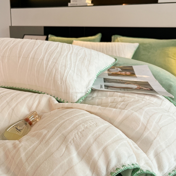 91家纺网 家纺一手货源 找家纺 澳梵 2023新款雕花牛奶绒贝壳边工艺四件套 林希-白绿