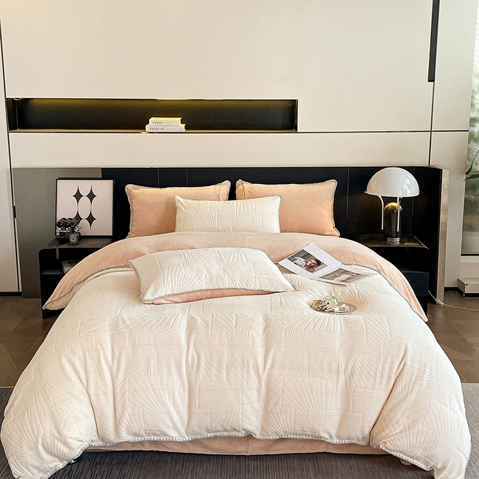 91家纺网 家纺一手货源 找家纺 （总）澳梵 2023新款雕花牛奶绒贝壳边工艺四件套