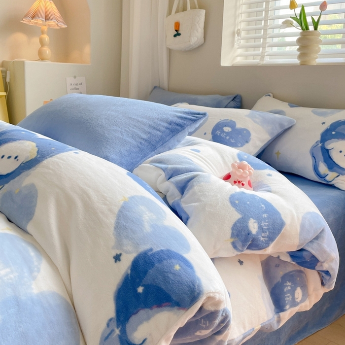 91家纺网 家纺一手货源 找家纺 三朵 2023新款牛奶绒小清新系列四件套 爱心小狗