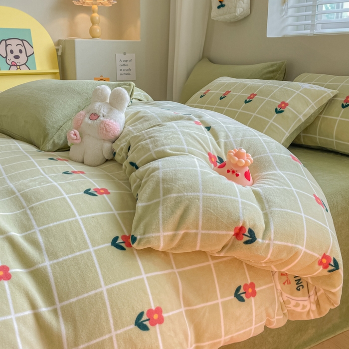 91家纺网 家纺一手货源 找家纺 三朵 2023新款牛奶绒小清新系列四件套 花千束