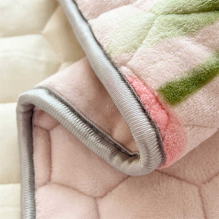 91家纺网 家纺一手货源 找家纺 梦舒羽 2025新款牛奶绒夹棉床笠床罩床单床盖床护垫套三件套 花语