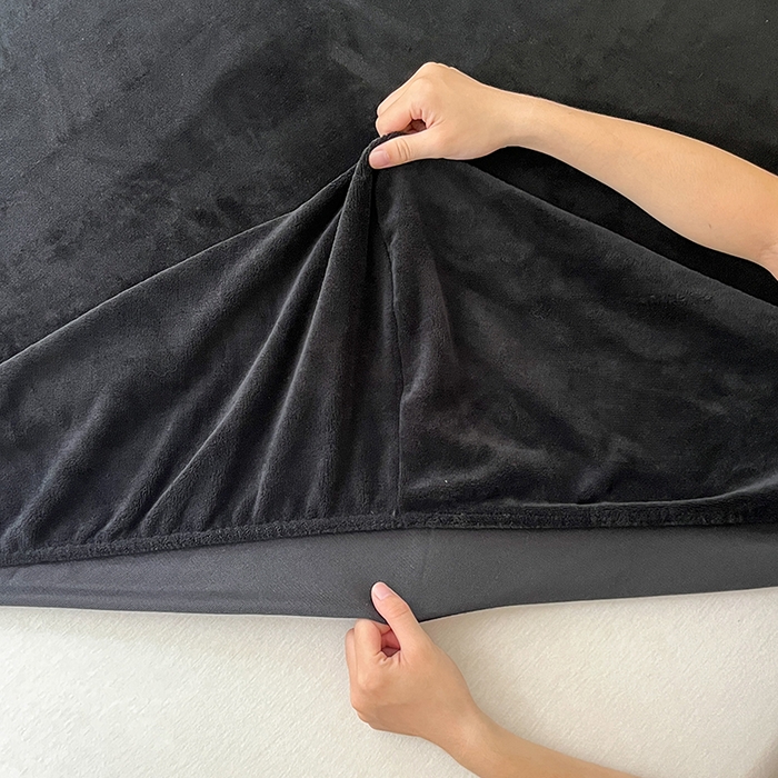 91家纺网 家纺一手货源 找家纺 三朵 2023年新款秋冬牛奶绒床笠 黑色