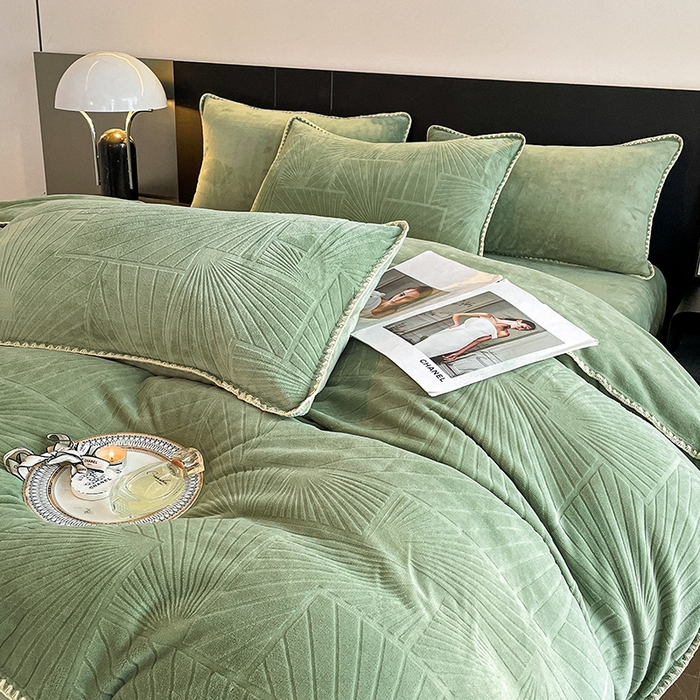 91家纺网 家纺一手货源 找家纺 澳梵 2023新款雕花牛奶绒贝壳边工艺四件套 贝拉-草绿