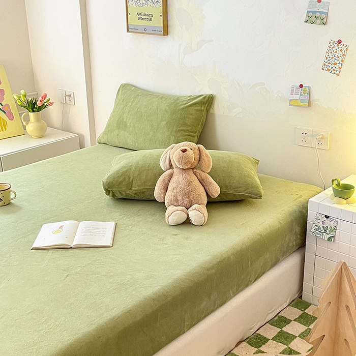 91家纺网 家纺一手货源 找家纺 三朵 2023年新款秋冬牛奶绒床笠 橄榄绿