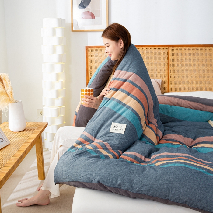 91家纺网 家纺一手货源 找家纺 鸣升 23新款无印风全棉花被色织水洗棉100%冬被子被芯 希尔威亚兰