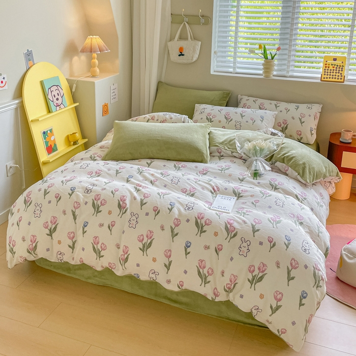 91家纺网 家纺一手货源 找家纺 三朵 2023新款牛奶绒小清新系列四件套 花间小兔