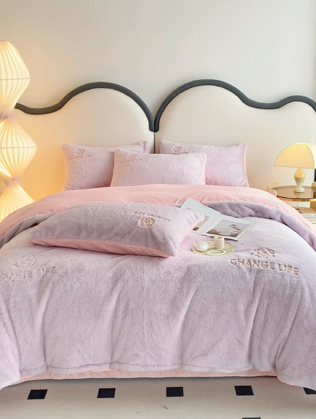 91家纺网 家纺一手货源 找家纺 澳梵 2023新款【山茶花】小香风刺绣兔兔绒牛奶绒四件 山茶花-紫粉