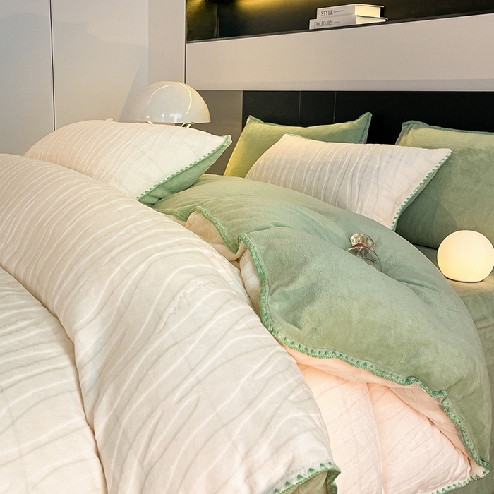 91家纺网 家纺一手货源 找家纺 澳梵 2023新款雕花牛奶绒贝壳边工艺四件套 林希-白绿