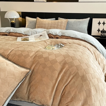 91家纺网 家纺一手货源 找家纺 （总）澳梵 2023新款雕花牛奶绒贝壳边工艺四件套