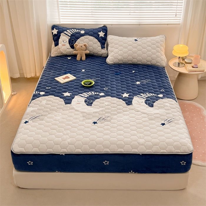 91家纺网 家纺一手货源 找家纺 梦舒羽 2025新款牛奶绒夹棉床笠床罩床单床盖床护垫套三件套 月色