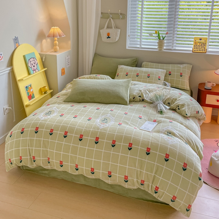 91家纺网 家纺一手货源 找家纺 三朵 2023新款牛奶绒小清新系列四件套 花千束