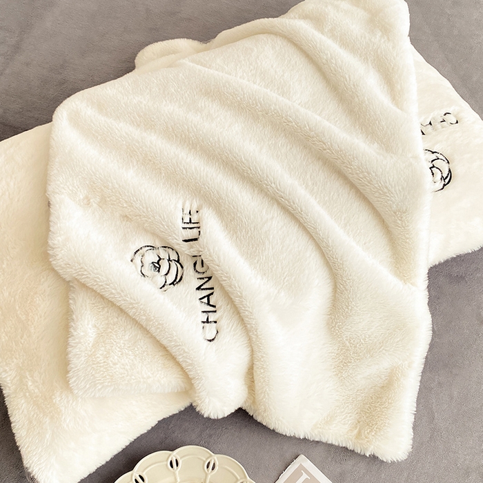 91家纺网 家纺一手货源 找家纺 澳梵 2023新款【山茶花】小香风刺绣兔兔绒牛奶绒四件 山茶花-雅白