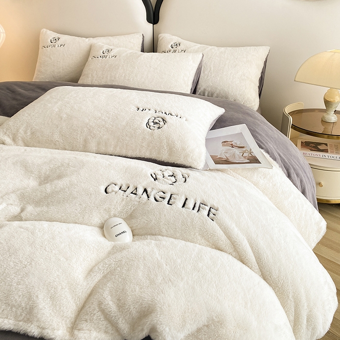 91家纺网 家纺一手货源 找家纺 澳梵 2023新款【山茶花】小香风刺绣兔兔绒牛奶绒四件 山茶花-雅白