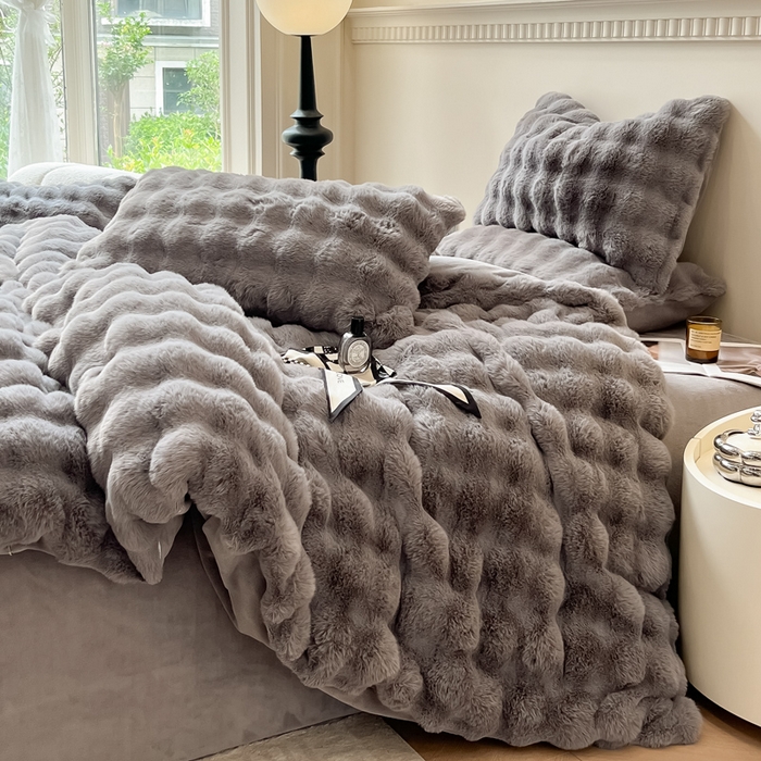 91家纺网 家纺一手货源 找家纺 慕尚 2025新款480g加厚兔毛绒兔兔绒四件套 薇妮绅士灰