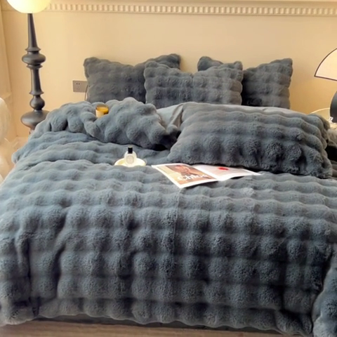 91家纺网 家纺一手货源 找家纺 慕尚 2025新款480g加厚兔毛绒兔兔绒四件套 薇妮黑灰