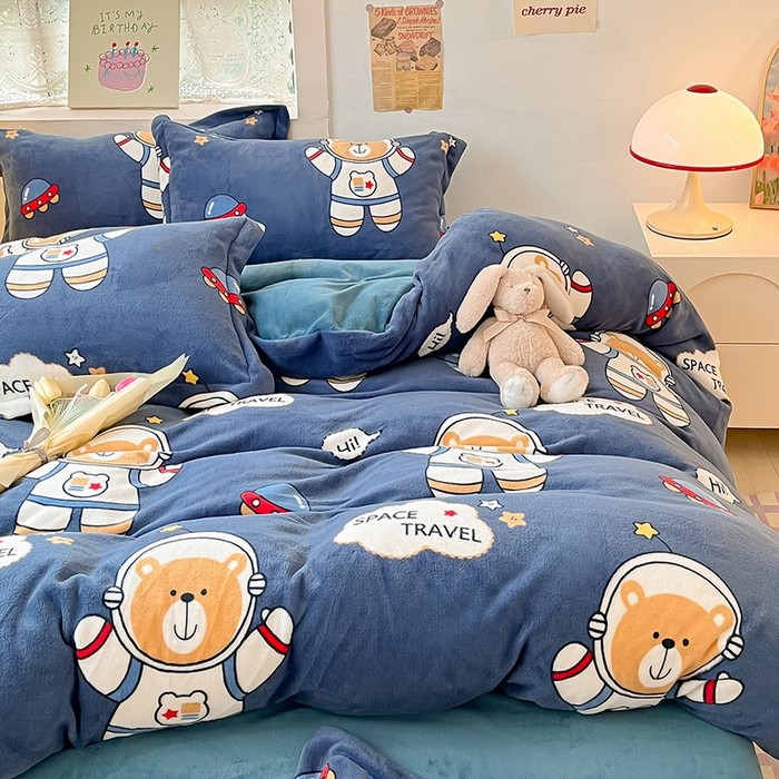 91家纺网 家纺一手货源 找家纺 丝羽坊 2023新款加厚小清新牛奶绒印花四件套单被套 漫游太空