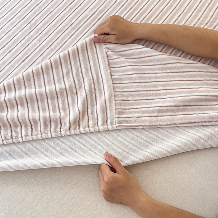 91家纺网 家纺一手货源 找家纺 三朵 2023年新款秋冬牛奶绒床笠 洛卡豆沙