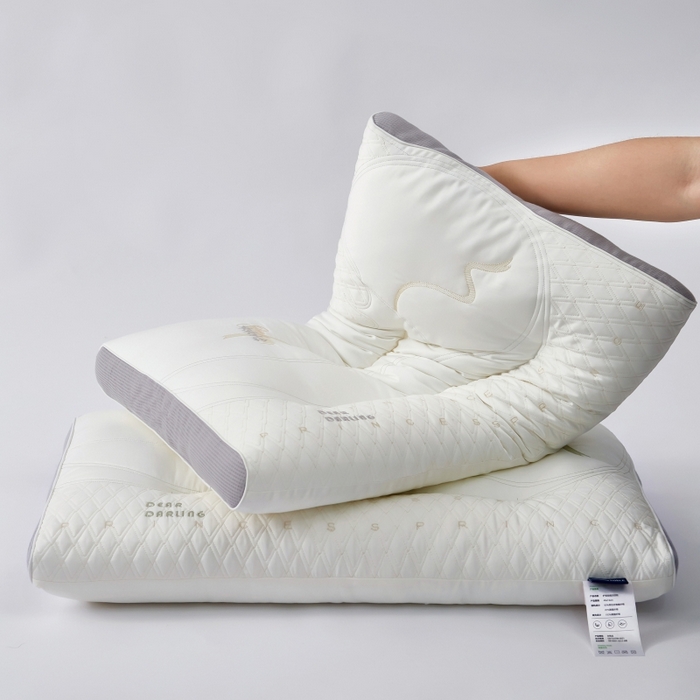 91家纺网 家纺一手货源 找家纺 拾光枕芯 2023新款天丝棉青青子钦悠悠我心枕枕头枕芯 青青子钦豆灰