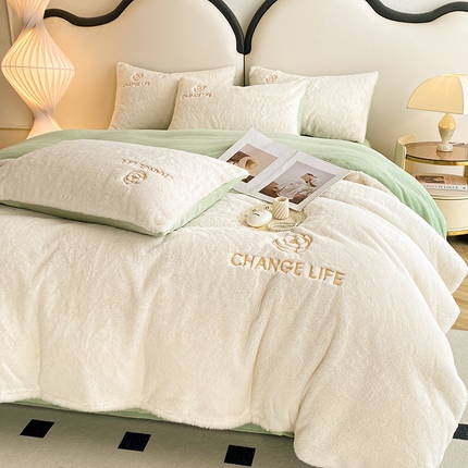 91家纺网 家纺一手货源 找家纺 （总）澳梵 2023新款【山茶花】小香风刺绣兔兔绒牛奶绒四件