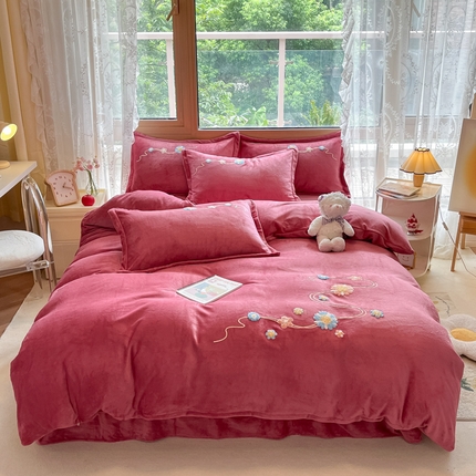 91家纺网 家纺一手货源 找家纺 恋佳 2023新款加厚保暖牛奶绒毛巾绣四件套 紫藤幽梦豆沙