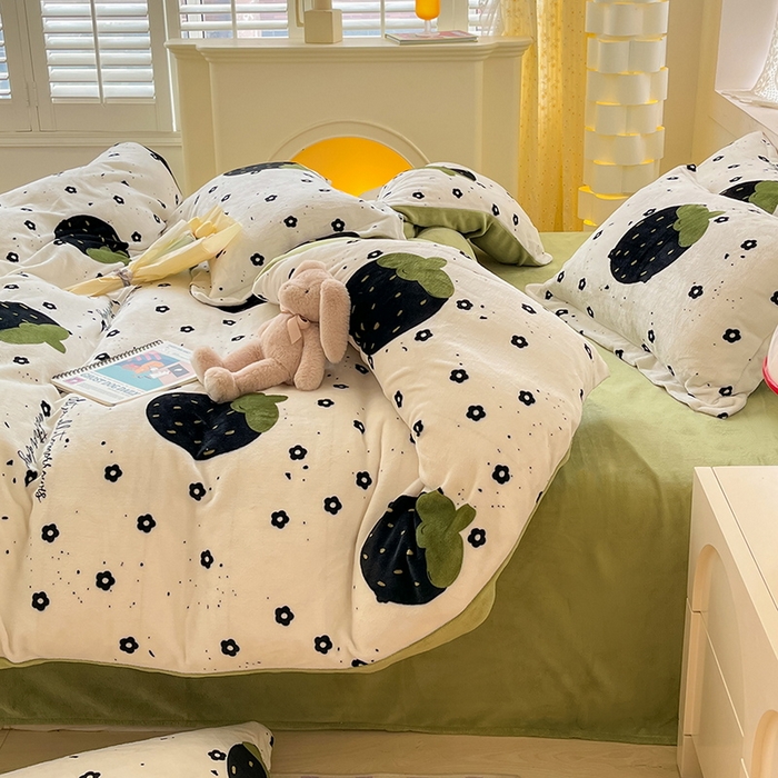 91家纺网 家纺一手货源 找家纺 丝羽坊 2023新款加厚小清新牛奶绒印花四件套单被套 草莓物语