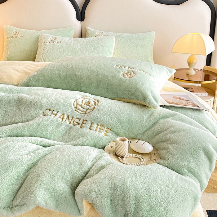 91家纺网 家纺一手货源 找家纺 澳梵 2023新款【山茶花】小香风刺绣兔兔绒牛奶绒四件 山茶花-嫩绿