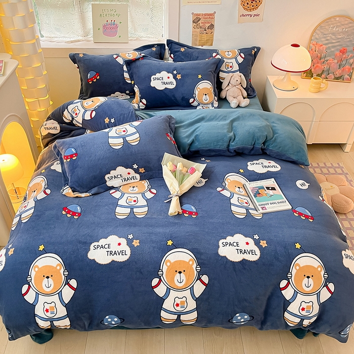 91家纺网 家纺一手货源 找家纺 丝羽坊 2023新款加厚小清新牛奶绒印花四件套单被套 漫游太空