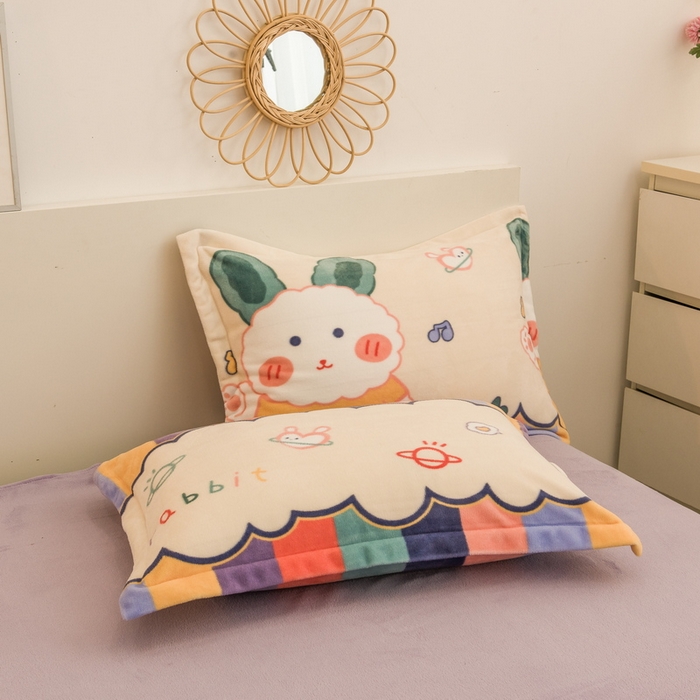 91家纺网 家纺一手货源 找家纺 丝羽坊 2023新款加厚小清新牛奶绒印花四件套单被套 彩虹兔