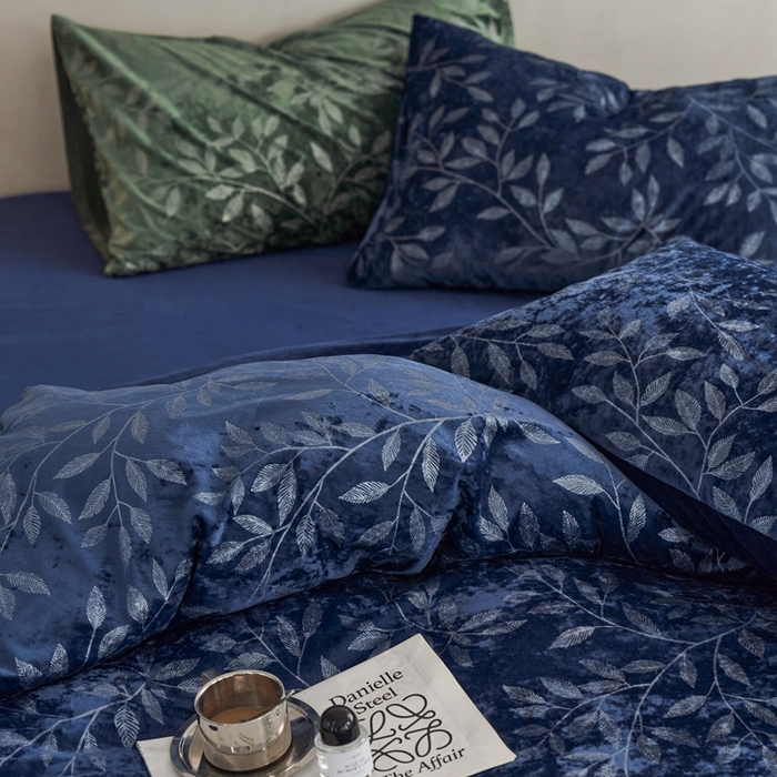 91家纺网 家纺一手货源 找家纺 安莱生活 2023年秋冬专版独创希腊绒天鹅绒烫银冰花四件套-布鲁塞尔 布鲁塞尔-深蓝