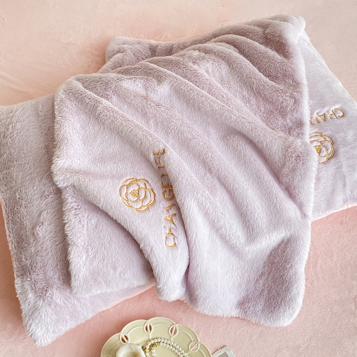 91家纺网 家纺一手货源 找家纺 澳梵 2023新款【山茶花】小香风刺绣兔兔绒牛奶绒四件 山茶花-紫粉