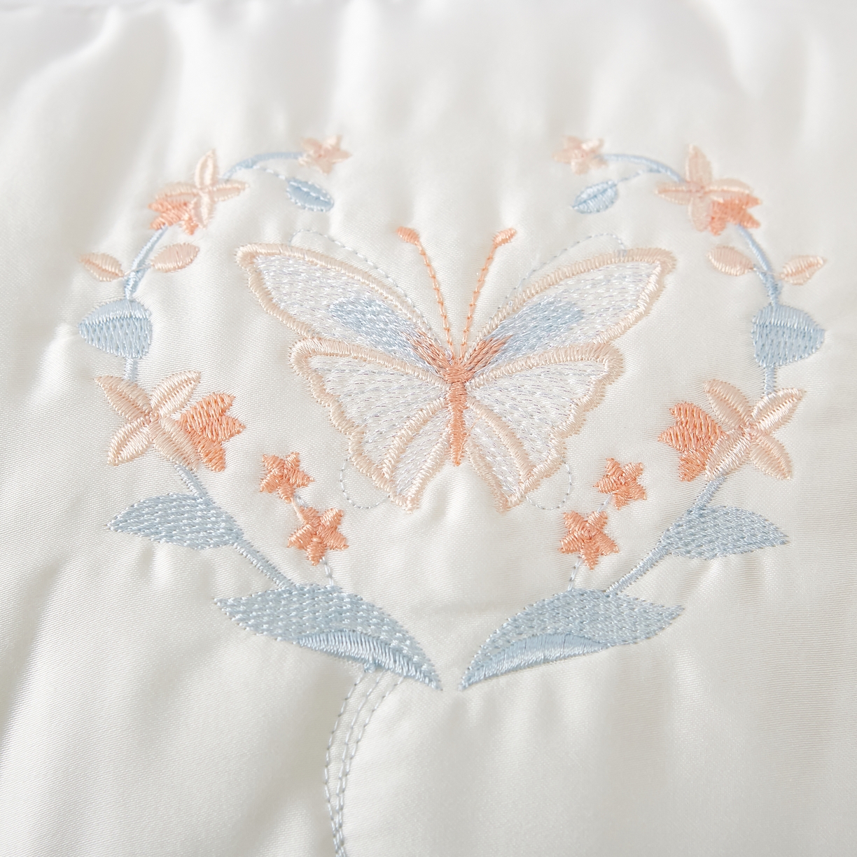 91家纺网 家纺一手货源 找家纺 （总）拾光枕芯 2023新款天丝粉红蝴蝶枕枕头枕芯