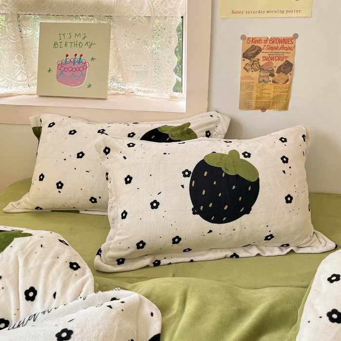 91家纺网 家纺一手货源 找家纺 丝羽坊 2023新款加厚小清新牛奶绒印花四件套单被套 草莓物语