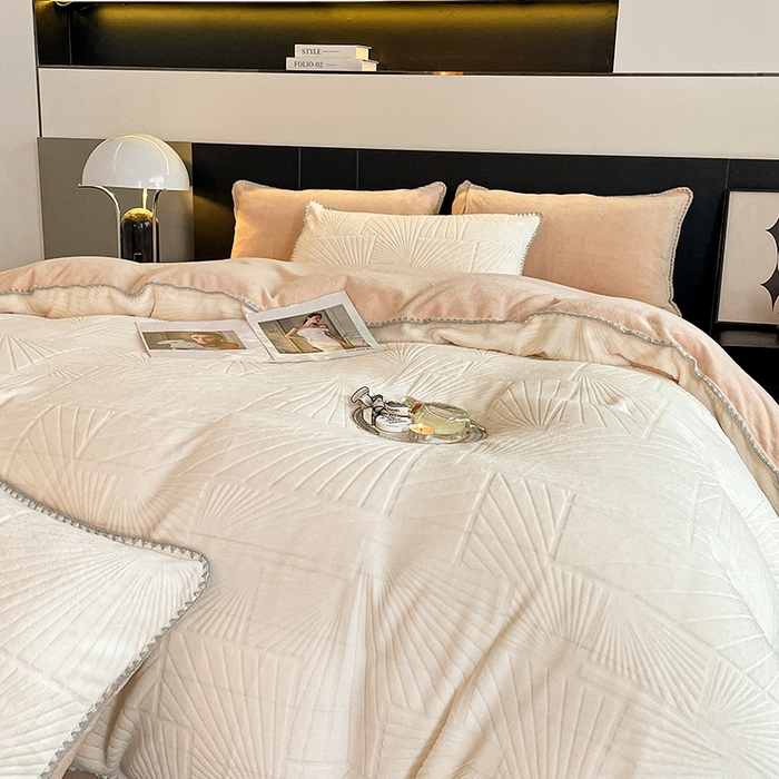 91家纺网 家纺一手货源 找家纺 （总）澳梵 2023新款雕花牛奶绒贝壳边工艺四件套