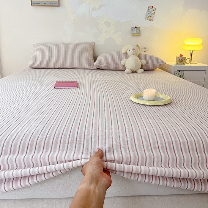 91家纺网 家纺一手货源 找家纺 三朵 2023年新款秋冬牛奶绒床笠 洛卡豆沙