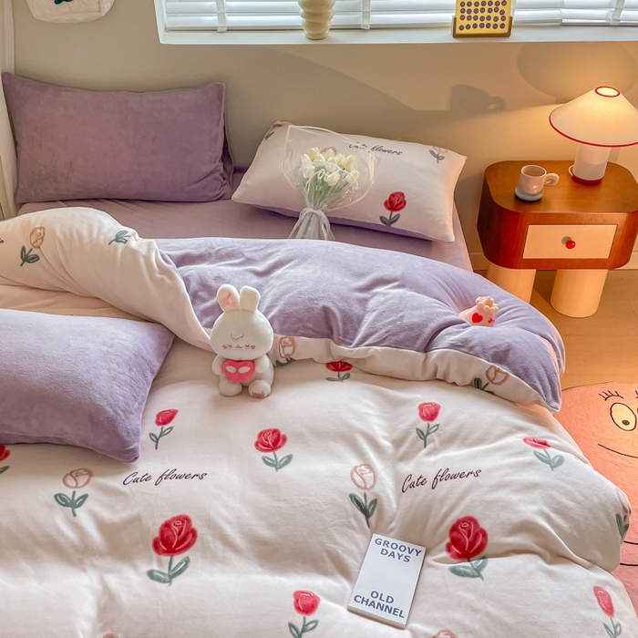 91家纺网 家纺一手货源 找家纺 三朵 2023新款牛奶绒小清新系列四件套 粉郁花间