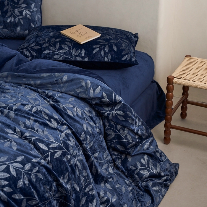 91家纺网 家纺一手货源 找家纺 安莱生活 2023年秋冬专版独创希腊绒天鹅绒烫银冰花四件套-布鲁塞尔 布鲁塞尔-深蓝