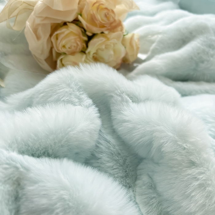 91家纺网 家纺一手货源 找家纺 慕尚 2025新款480g加厚兔毛绒兔兔绒四件套 薇妮蔚蓝